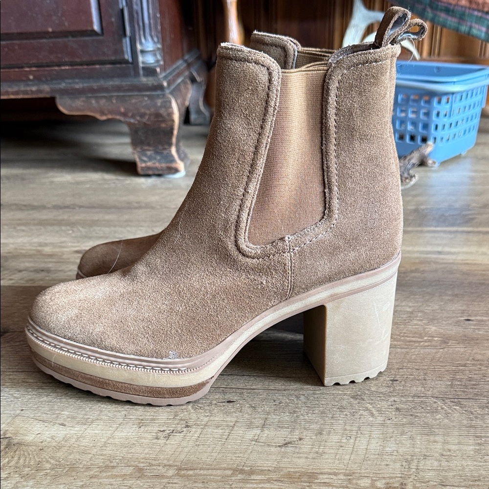 Steve Madden Tan Heeled Boots